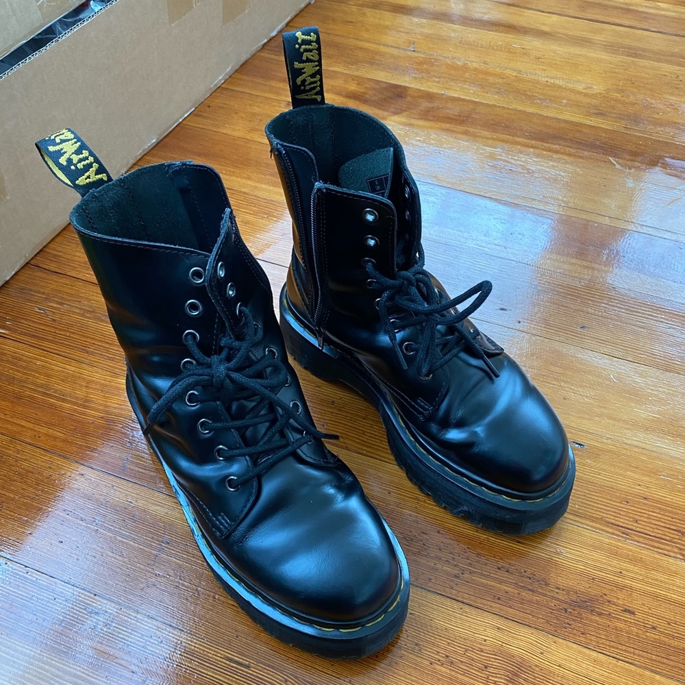 Jadon Platform Women’s Size 8 Black Leather Dr. Martens Boots - Great Condition